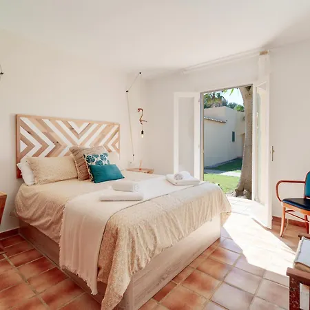 Marnova - Elegante Calma Con Piscina Cerca Del Mar Daire